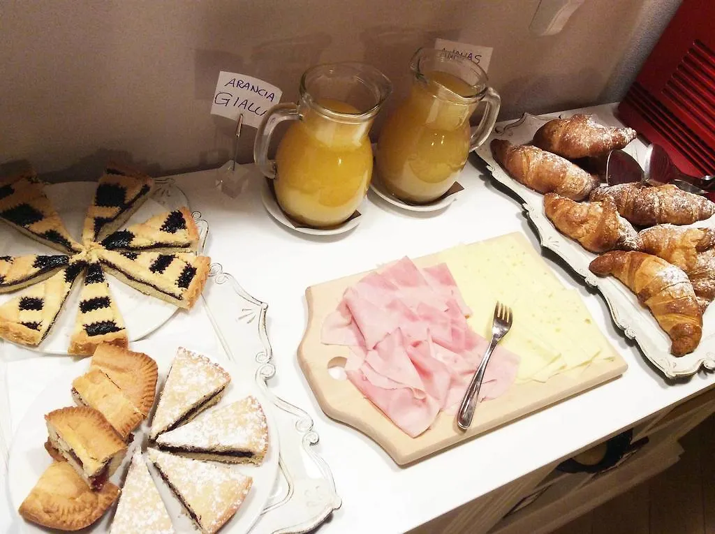 Bed & Breakfast Bellaguarda Rooms 10Min Da Tirano Tovo di Sant'Agata Italy